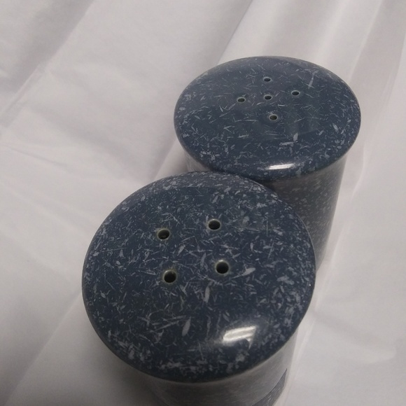 Kitchen Salt and Pepper shakers. - Picture 1 of 2
